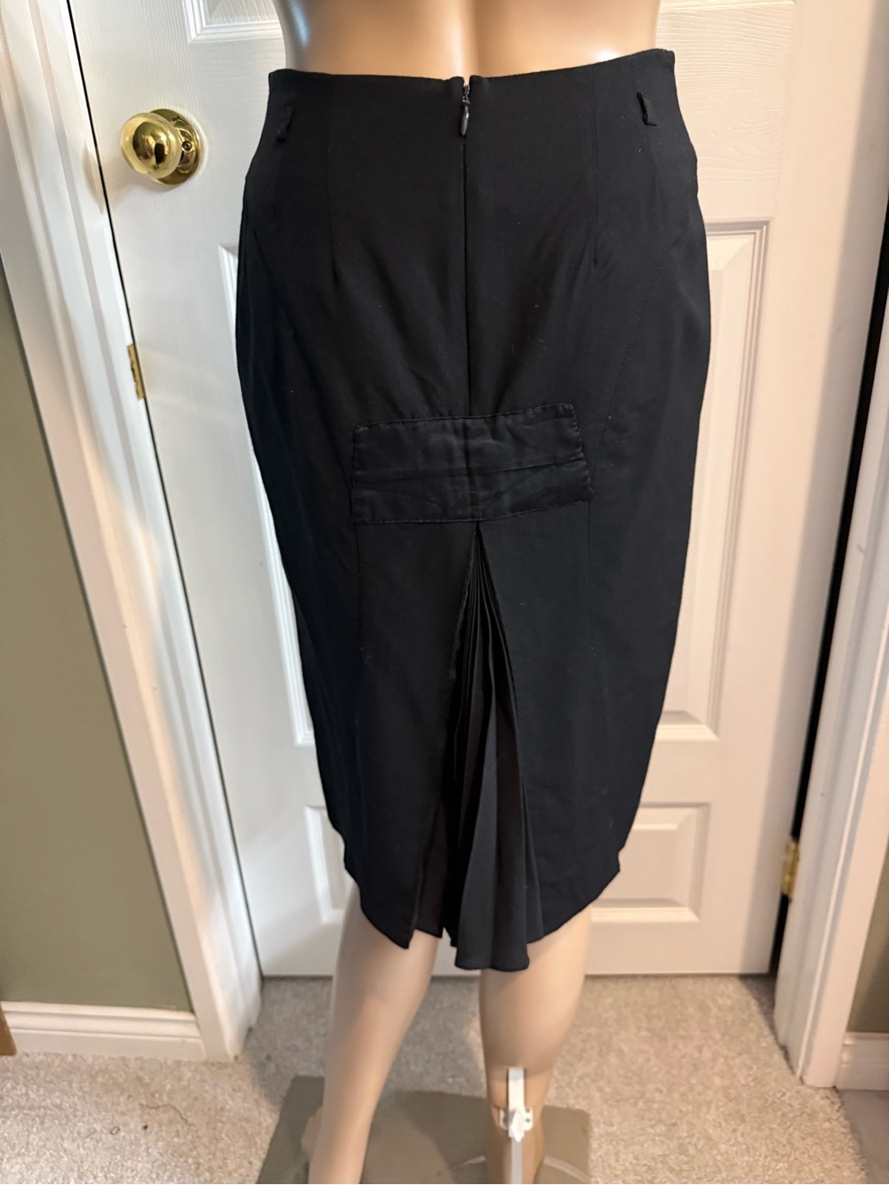 Y2K Bebe Black Skirt Pleated Back Panel Size 0 Feminine Lined Office Siren